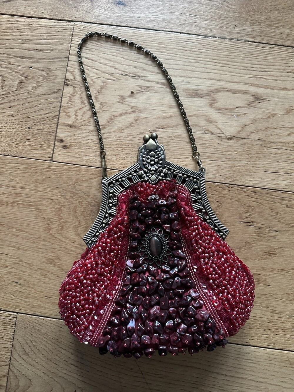 RETRO HIGH QUALITY RED SATIN BEADED & SEQUIN EVENING BAG